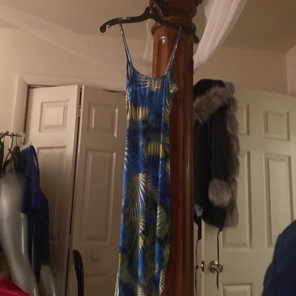 T strap blue and white leaves dress - Picture 4 of 4